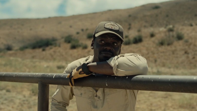 Daniel Kaluuya como OJ dependiendo de la cerca estable de no