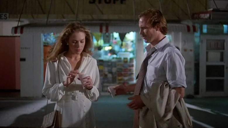 Kathleen Turner as Matty and William Hurt as Ned, making murderous plans in Body Heat