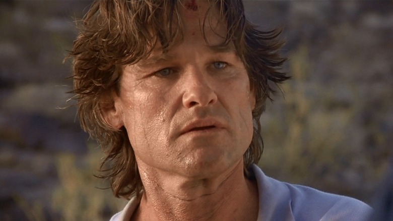 Kurt Russell as Jeff Taylor in Breakdown, looking sweaty and tired as he looks at someone.