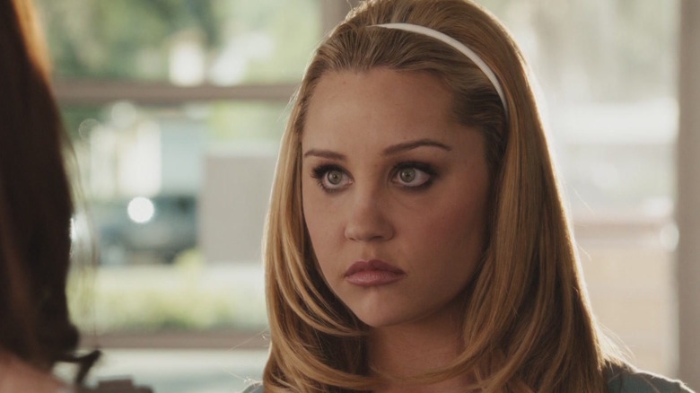Amanda Bynes as Marianne scowling in Easy A