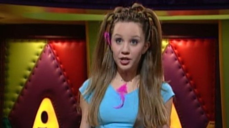 Amanda Bynes hostting the amanda show