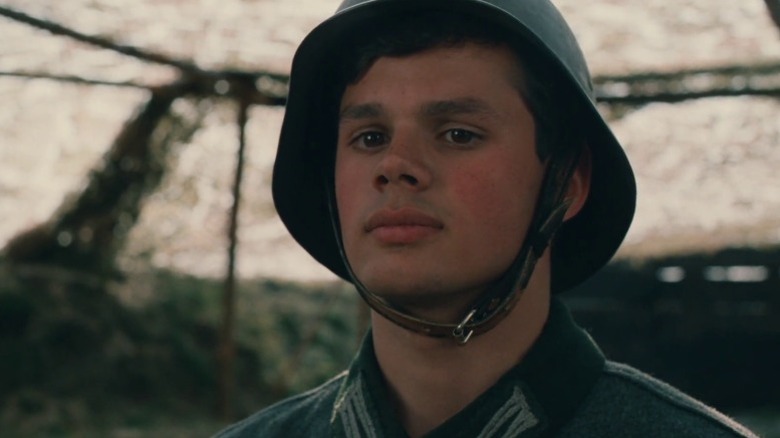 Marco Hofschneider as Solomon Perel looking upward in Europa, Europa