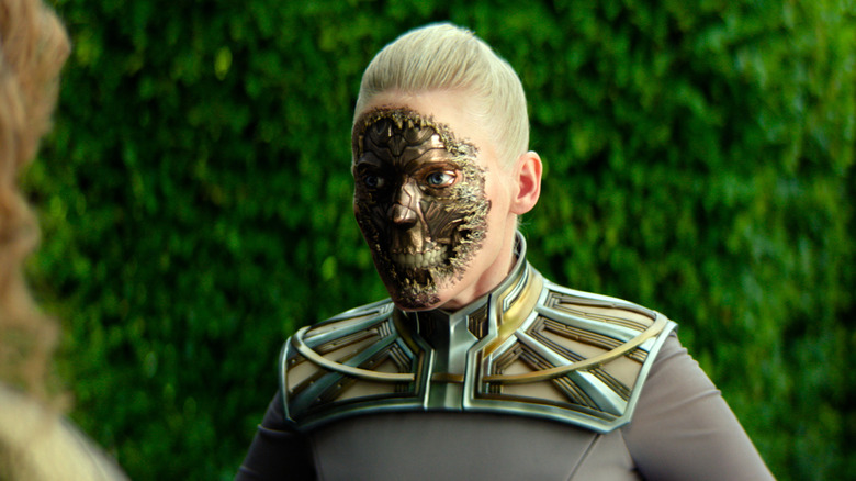 Demerzel shows off her shiny robotic skull to an poor, unsuspectic woman in Foundation