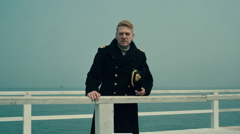 Commander Bolton (Kenneth Branagh) looks worried in Dunkirk