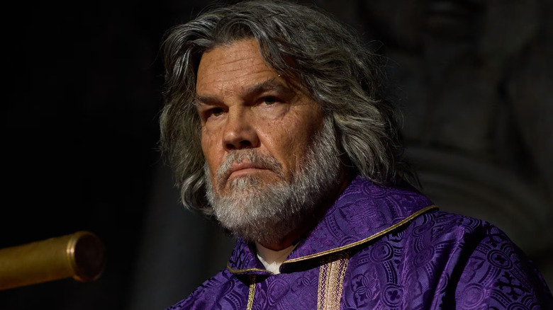 Josh Brolin as Jefferson Wicks, glaring over his pulpit in Wake Up Dead Man