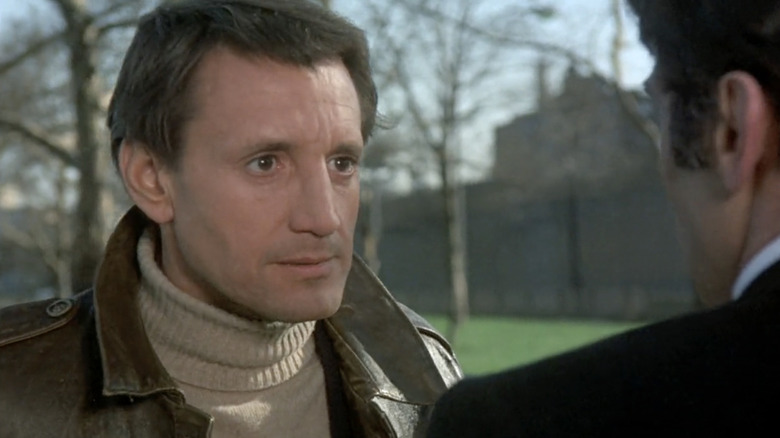 Buddy Manucci (Roy Scheider) glares at a man in The Seven-Ups