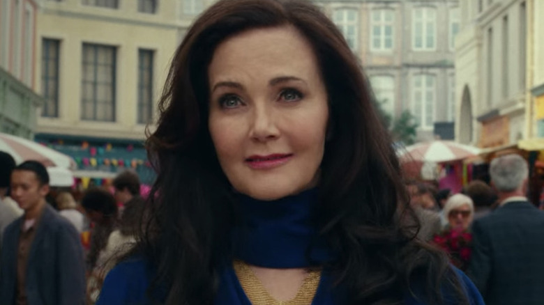 Asteria (Lynda Carter) walks through a crowd in Wonder Woman 1984