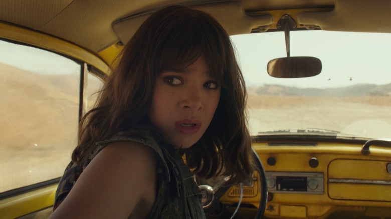Hailee Steinfeld as Charlie driving Bumblebee in his car form in Bumblee