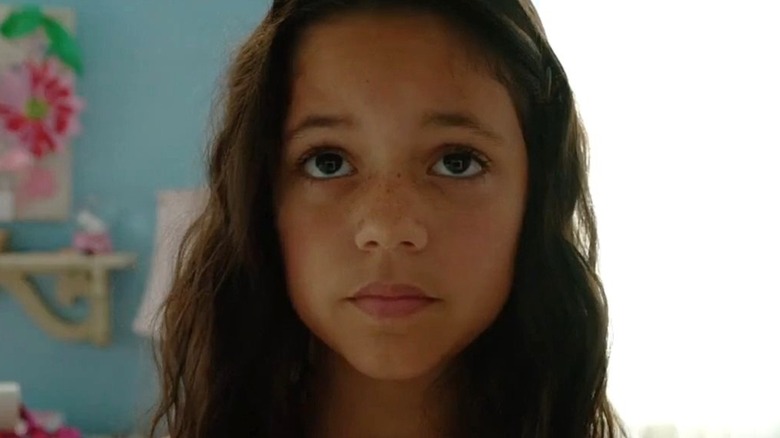 Jenna Ortega as young Jane Villanueva looking up in Jane the Virgin