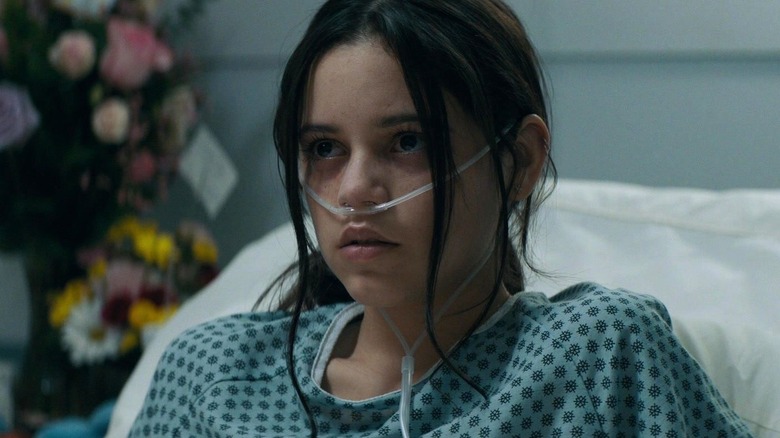Jenna Ortega as Tara Carpenter sitting in a hospital bed in Scream