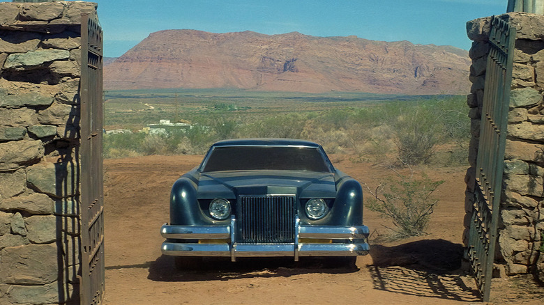 the car, afraid to enter a cemetery in The Car