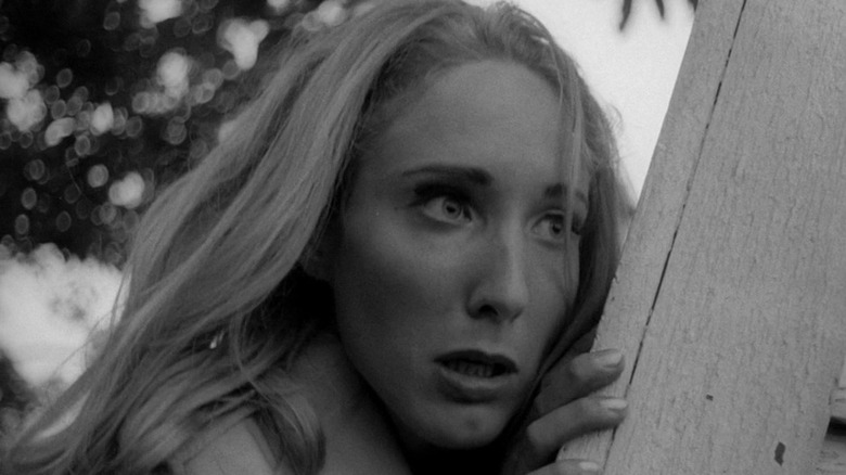 Judith O'Dea as Barbra Blair in Night of the Living Dead, leaning up against a wooden post and looking anxious.