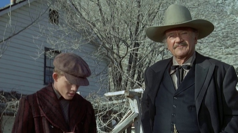 Gillom (Ron Howard) and J.B. Books (John Wayne) talk in The Shootist