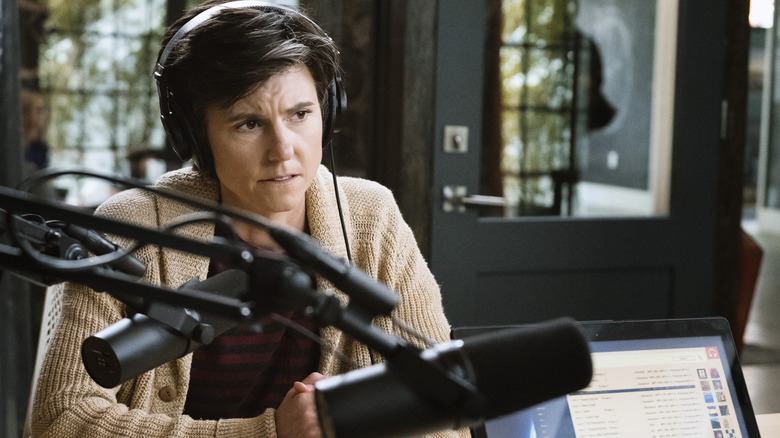 Tig Bavaro (Tig Notaro) talking into a microphone on One Mississippi
