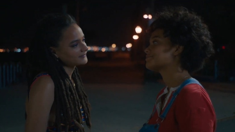 Sasha Lane as Rose and Kiersey Clemons as Samantha Lee "Sam" Fisher gazing tenderly at each other in Hearts Beat Loud