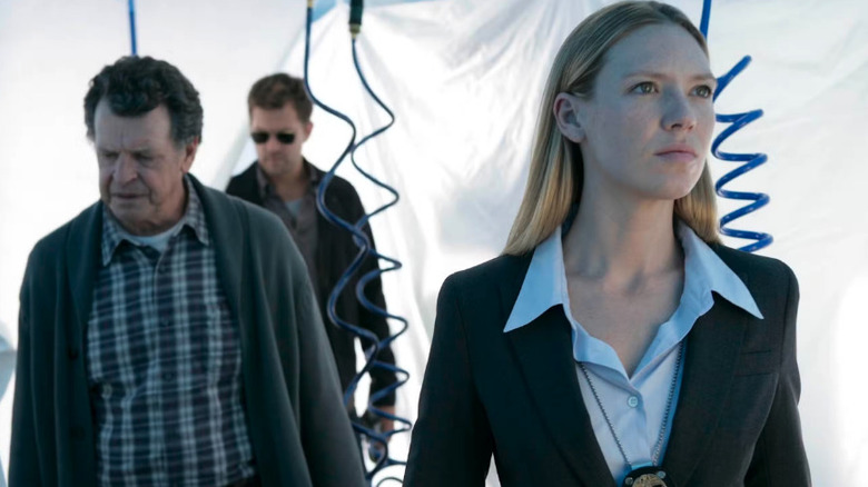 Olivia (Anna Torv), Walter (John Noble), and Peter (Joshua Jackson) stand in a crime scene in Fringe