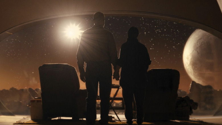 Franklin York (J.K. Simmons) and Irene York (Sissy Spacek) hold hands while surveying an alien planet in Night Sky