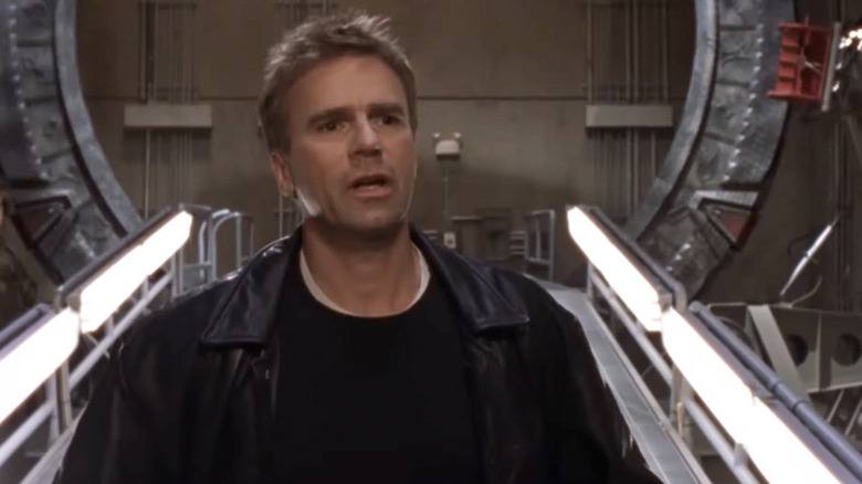 Jack O'Neill (Richard Dean Anderson) stands in front of a Stargate in Stargate SG-1