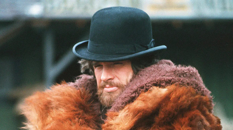 Warren Beatty as John, keeping warm in a harsh winter in McCabe and Mrs Miller