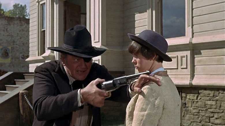 John Wayne as Rooster and Kim Darby as Mattie, meeting in True Grit