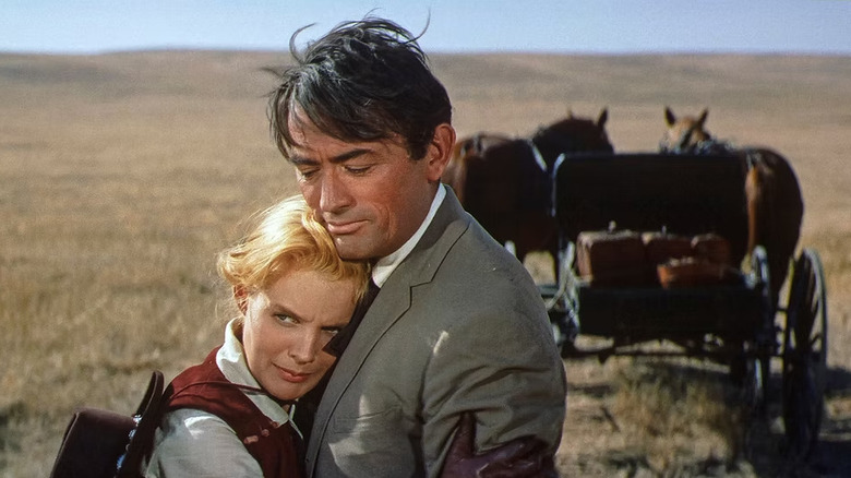 James McKay (Gregory Peck) embraces Patricia Terrill (Carroll Baker) in a field in The Big Country