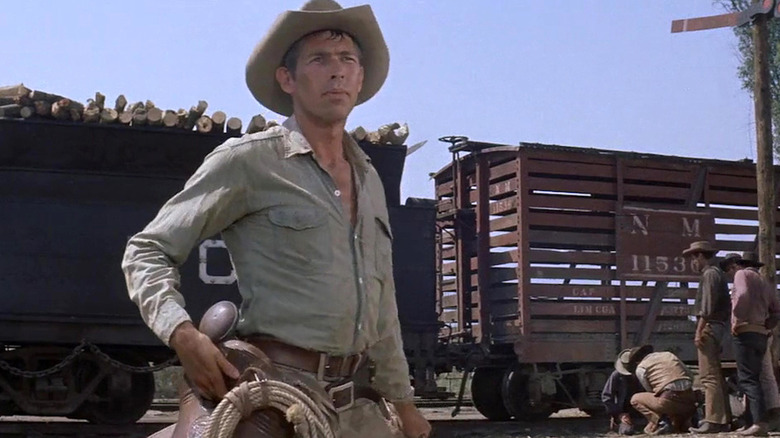 Britt (James Coburn) reaches for his knife in The Magnificent Seven (1960)