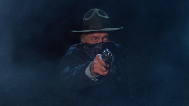 Richard Farnsworth as Bill, committing a robbery in The Grey Fox