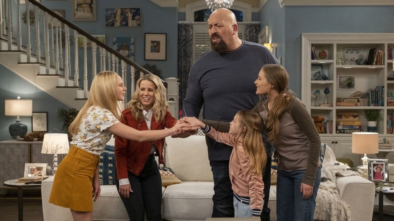Lily Brooks O'Briant, Allison Munn, Paul Wight, Juliet Donenfeld, and Reylynn Caster as Mandy, Cassy, Big Show, J.J., and Lola putting all hands in on The Big Show Show