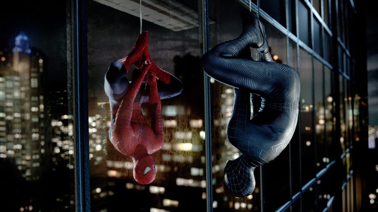 Tobey Maguire as Spider-Man stares at his reflection in Spider-Man 3