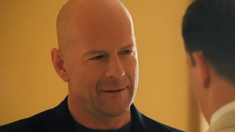 Bruce Willis talking with Linus (Matt Damon) in Ocean's Twelve