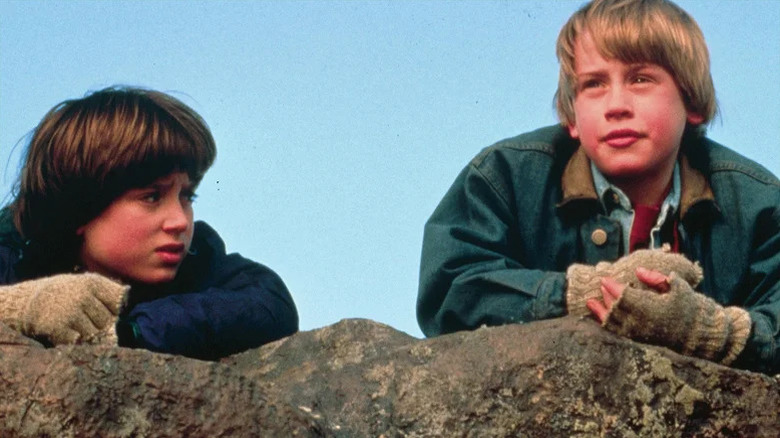 Mark (Elijah Woods) talks to Henry (Macaulay Culkin) in The Good Son