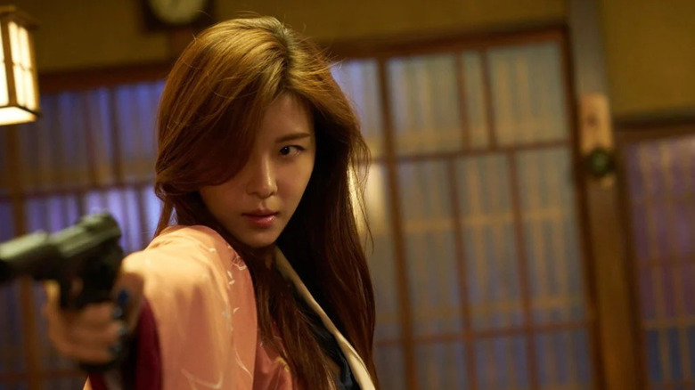 Rain (Ha Ji-won) aims a pistol in Manhunt (2017)
