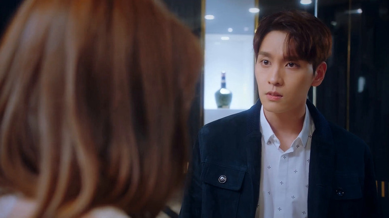 Hoo Joon (Choi Tae-joon) stares incredulously at Lee Geun-young (Choi Soo-young) in So I Married the Anti-Fan