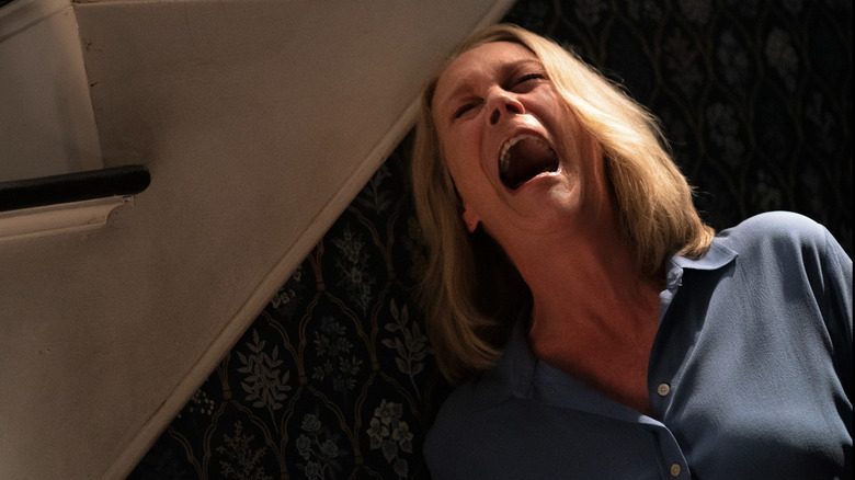 Jaime Lee Curtis staircase scream Halloween Ends