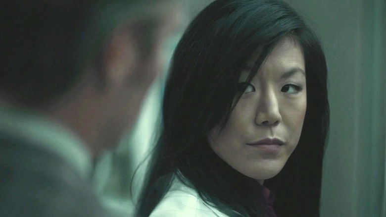 Beverly Katz (Hettienne Park) glances at Hannibal Lecter (Mads Mikkelsen) in Hannibal