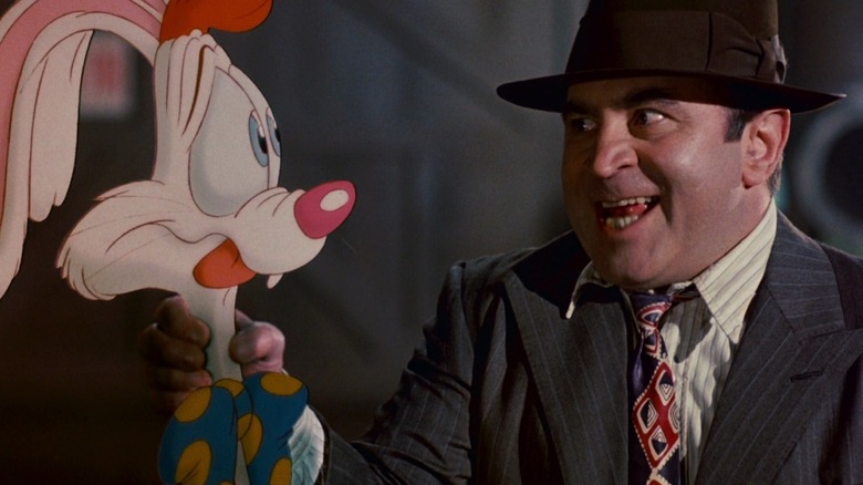 Eddie (Bob Hoskins) holding Roger Rabbit (Charles Fleischer) by the throat in Who Framed Roger Rabbit?