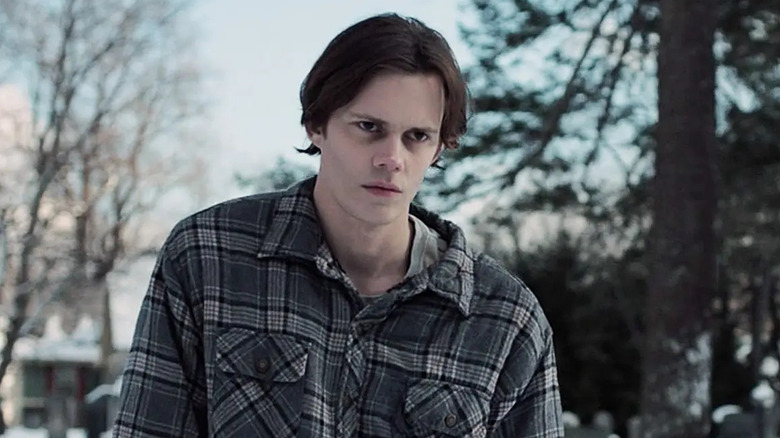 The Kid (Bill Skarsgård) stands sullenly outside in Castle Rock