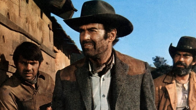 Bob Larkin (Henry Fonda) leads a pair of outlaws in Firecreek