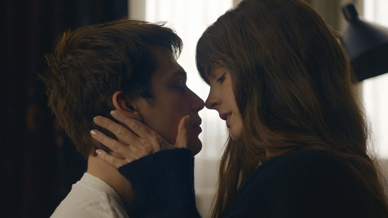 Hayes Campbell (Nicholas Galitzine) staring at Solène Marchand (Anne Hathaway) in The Idea of You