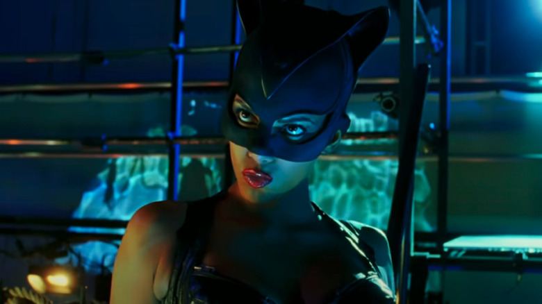 Halle Berry as Patience wearin black mask with ears, black gloves with claws, and black top in Catwoman
