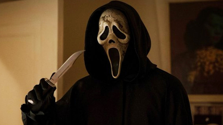 Scream 6's Ghostface holding knife