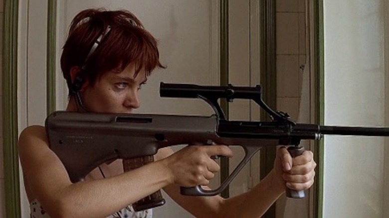 Nikita holding rifle in La Femme Nikita