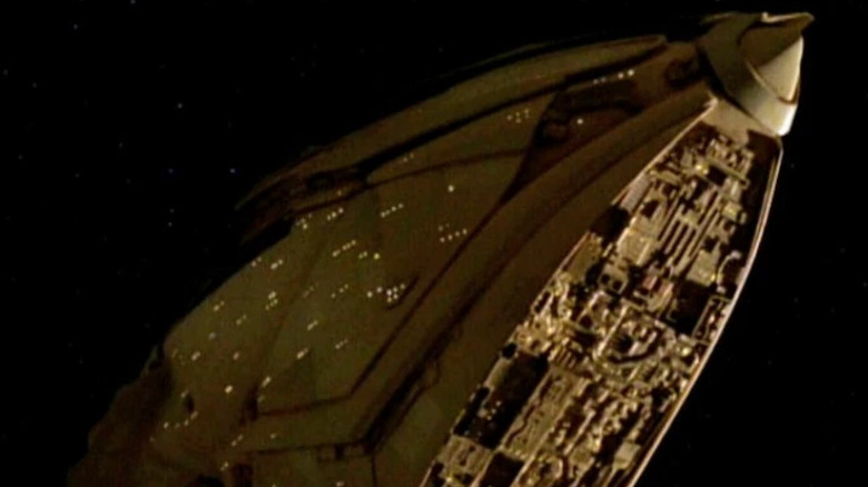 A Kazon predator looms into view in Star Trek: Voyager