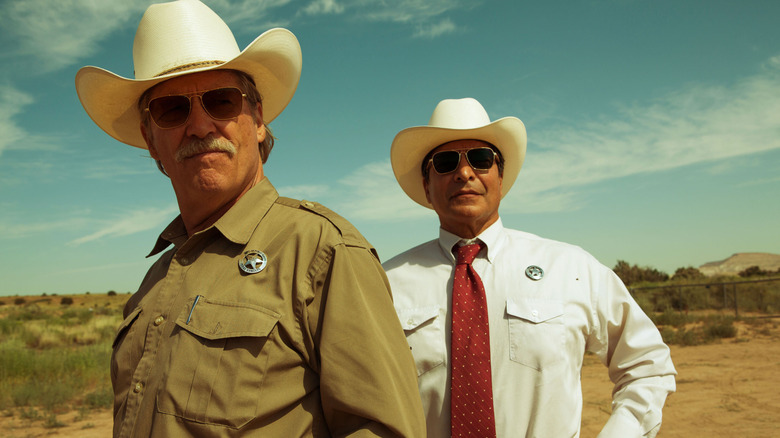 Jeff Bridges as Marcus Hamilton and Gil Birmingham as Alberto Parker standing in a desert in Hell or High Water