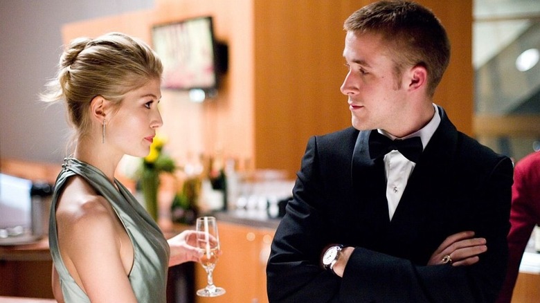 Ryan Gosling with Rosamund Pike drinking