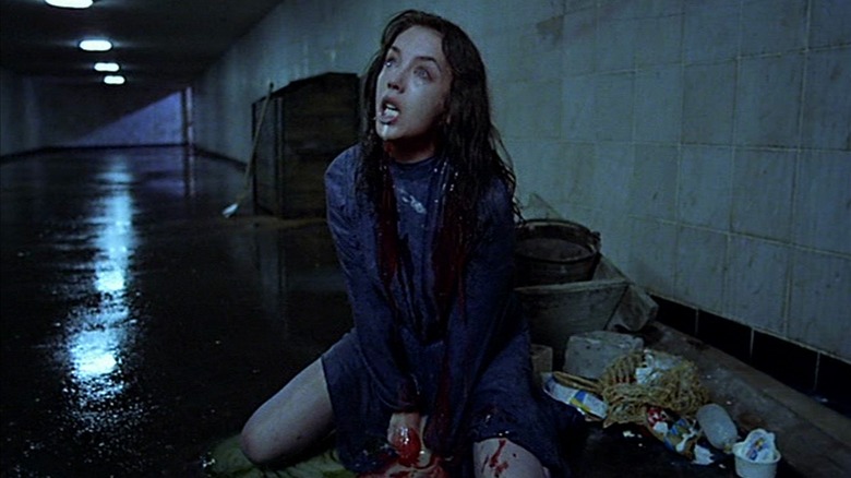 Isabelle Adjani kneeling 