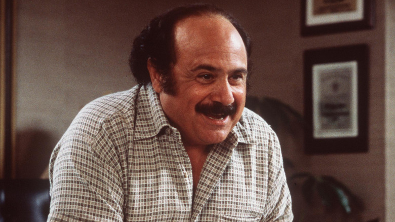 George Shapiro (Danny DeVito) smiling in Man On The Moon