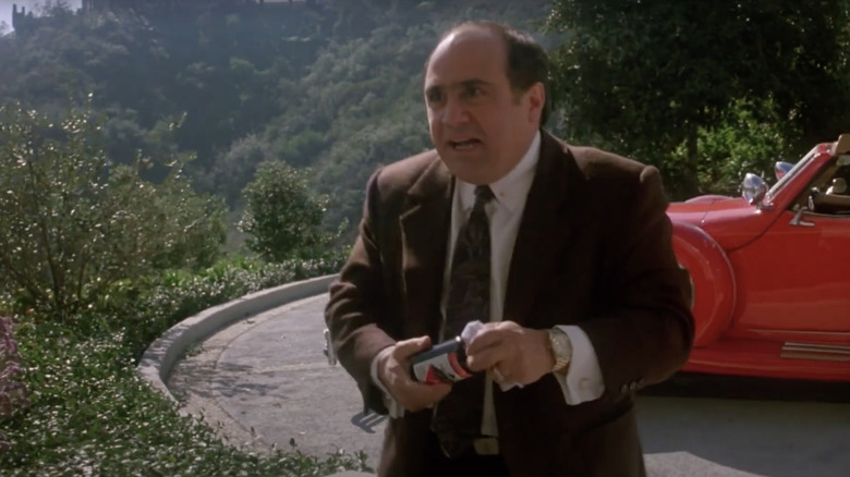 Sam Stone (Danny DeVito) delivers chloroform in Ruthless People