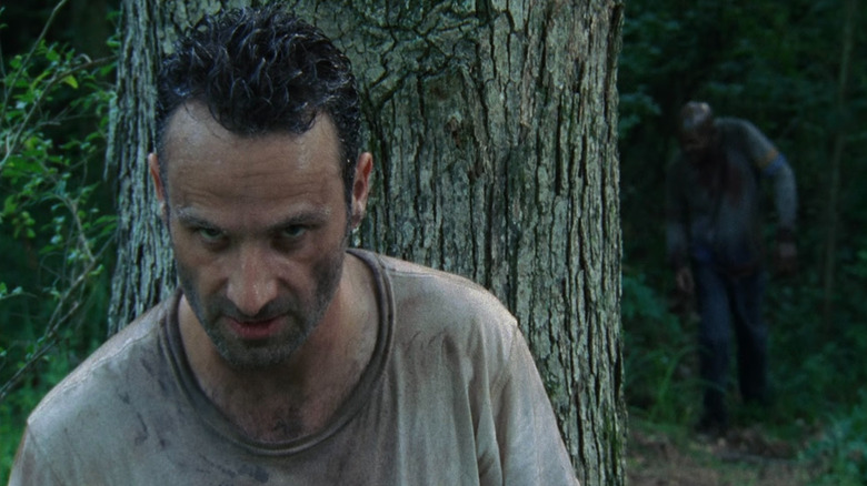 Rick Grimes (Andrew Lincoln) hiding from a zombie on The Walking Dead