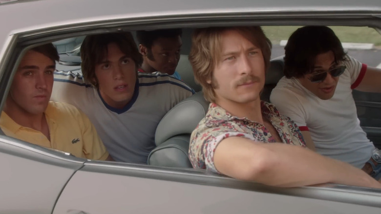 Finn (Glen Powell) with friends in car in Everybody Wants Some!!